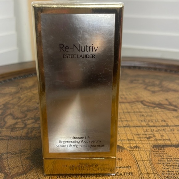 Estee Lauder RE-NUTRIV Ultimate Lift Regenerating Youth Serum - Picture 2 of 3